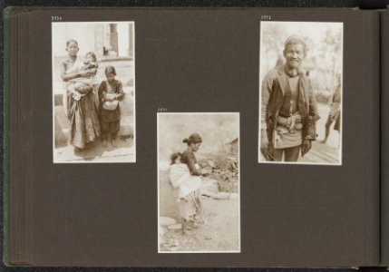 Albumblad met drie foto's. Links moeder met baby en meisje. Midden moeder met , Bestanddeelnr 37 38