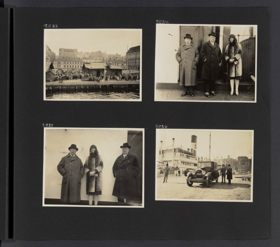 Albumblad met vier fotos. Linksboven de haven van Helsinki rechtsboven en lin, Bestanddeelnr 31 19