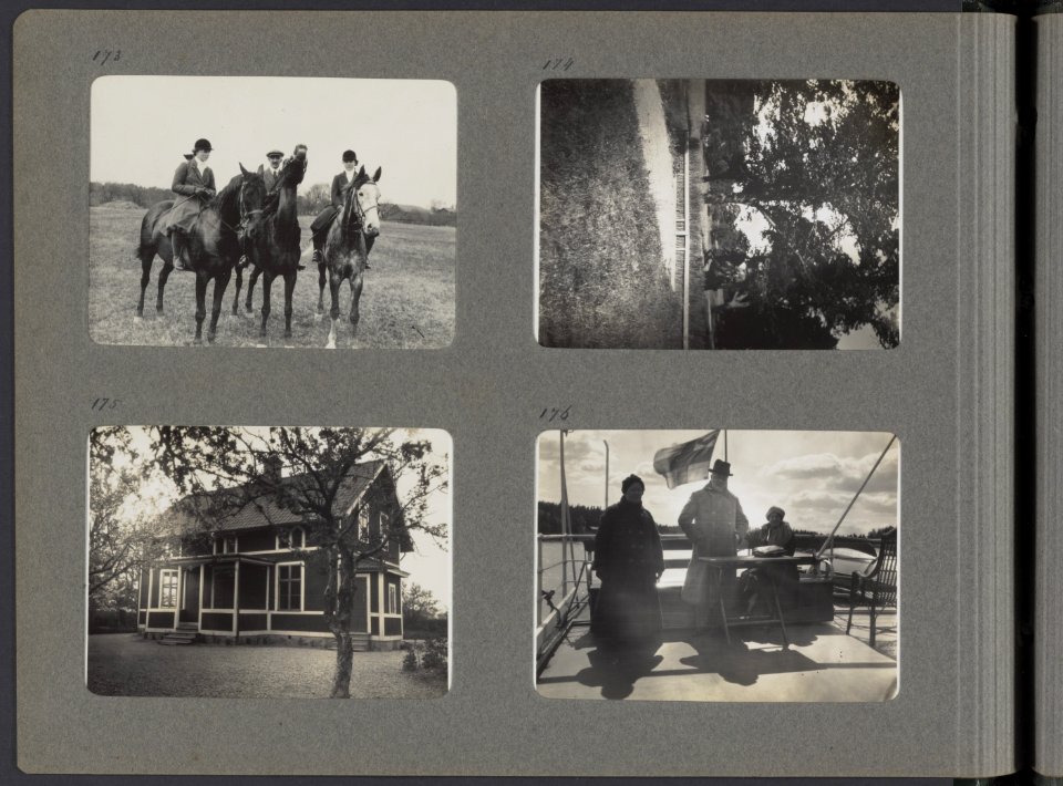Albumblad met vier fotos. Linksboven heer met twee dames te paard. Rechtsboven, Bestanddeelnr 21 22