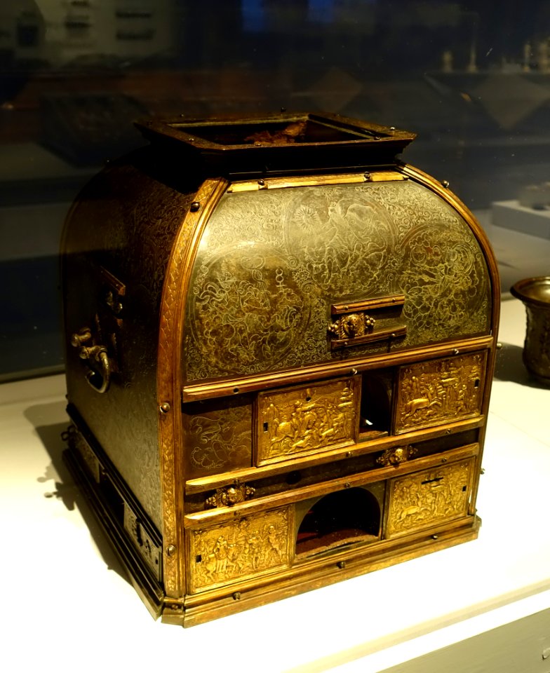 Alchemical furnace of Augustus, Elector of Saxony, Germany, Dresden, c. 1575, brass, steel, chamotte - Metropolitan Museum of Art - New York City - DSC07005