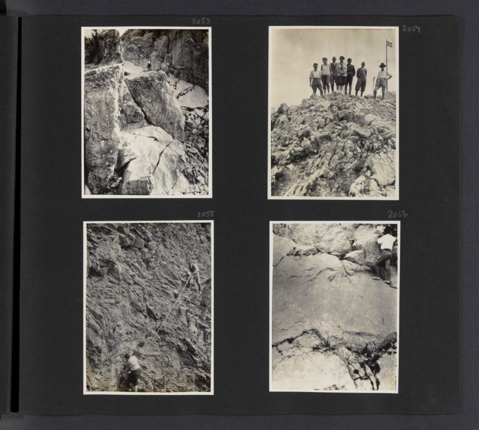 Albumblad met vier fotos. Linksbove het beklimmen van rotsen Zweden. Rechts, Bestanddeelnr 31 29