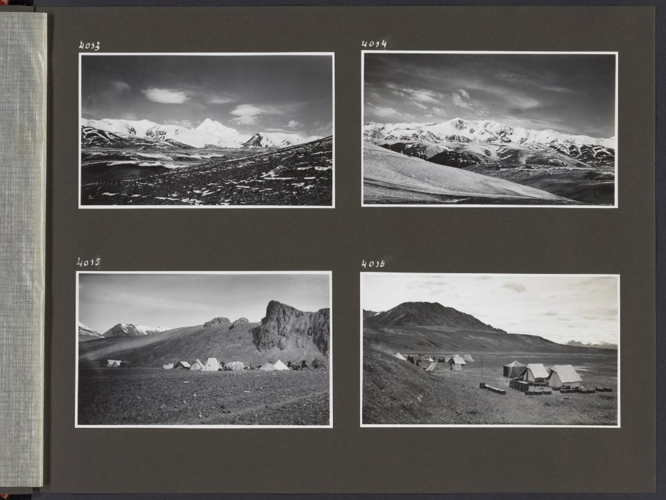 Albumblad met vier fotos. linksboven Uitzicht op bergen van het Depsang-platea, Bestanddeelnr 38 31