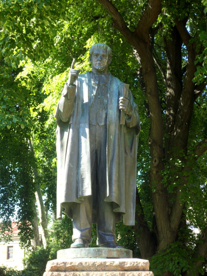 Albert Ogilvie statue Hobart 20171120-025