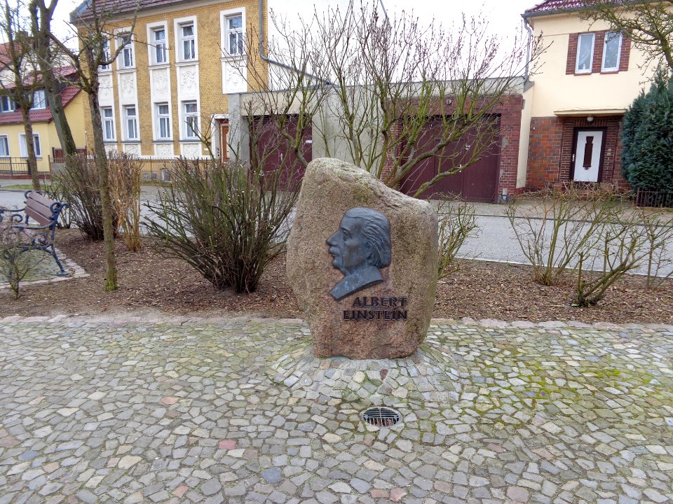 Albert-Einstein-Gedenkstein in Caputh