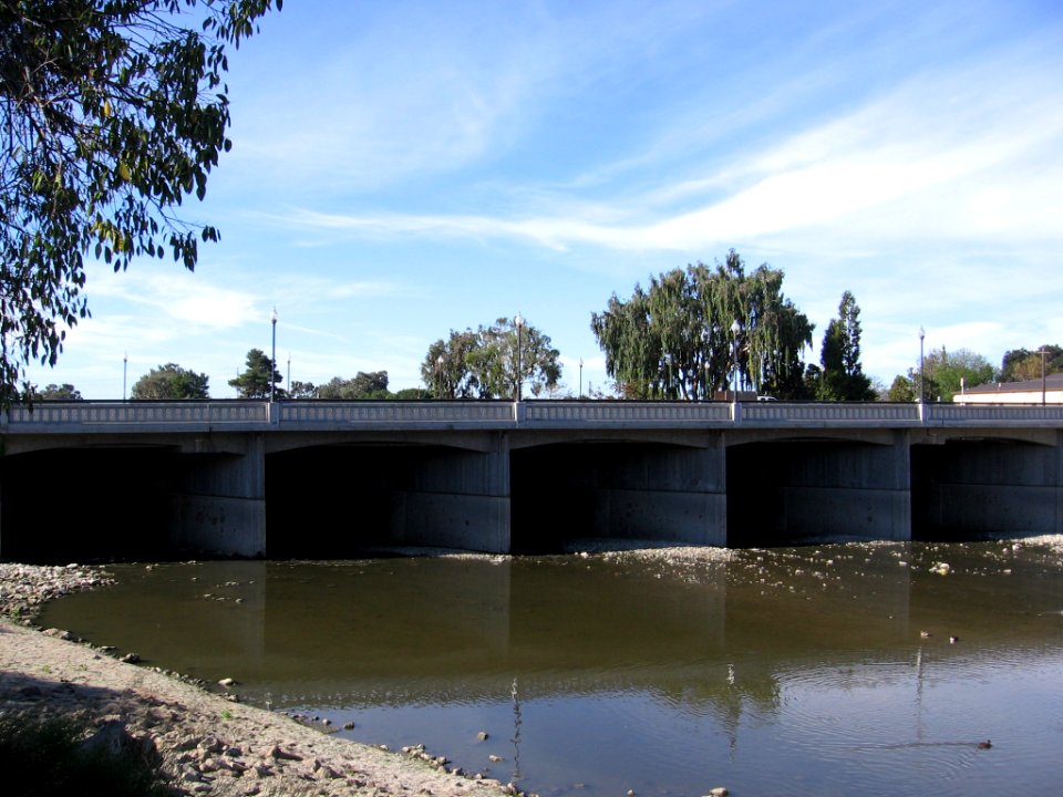 Alameda Creek flows under Mission Boulevard 3326
