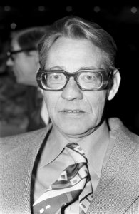 Albert Schweitzer herdenking in Tropenmuseum in Amsterdam prof dr R Bakker (k, Bestanddeelnr 927-5721