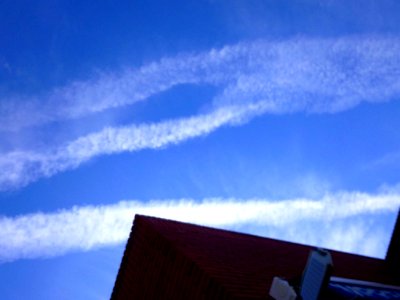 Alcázar de San Juan (Ciudad Real, Spain) - contrails april 2015 (4)