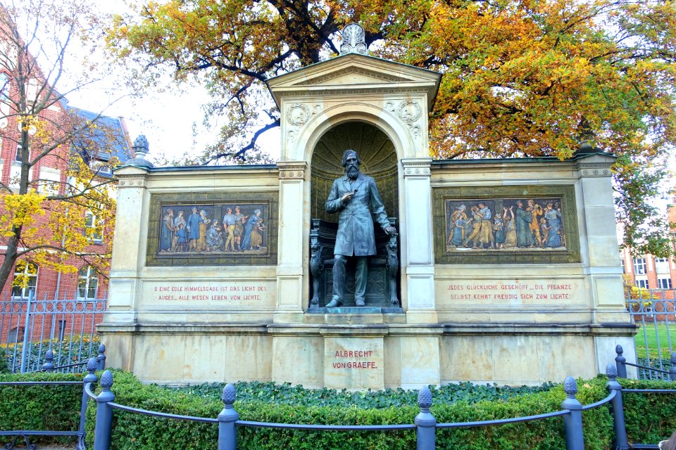 Albrecht von Graefe Memorial - Berlin, Germany - DSC09624