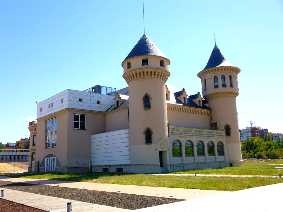 Alcorcón - Castillos de Valderas y Museo de Arte de Vidrio de Alcorcón (MAVA) 2