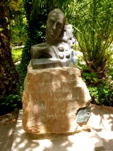 Alcoy - Parque de La Glorieta, Monumento a Miguel Hernández