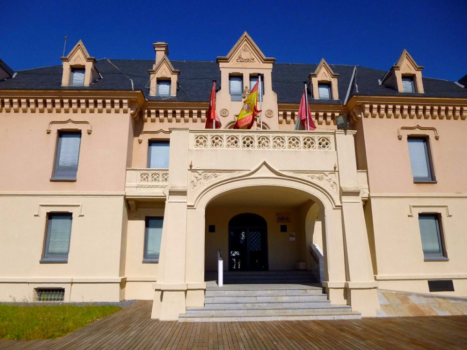 Alcorcón - Castillos de Valderas y Museo de Arte de Vidrio de Alcorcón (MAVA) 6