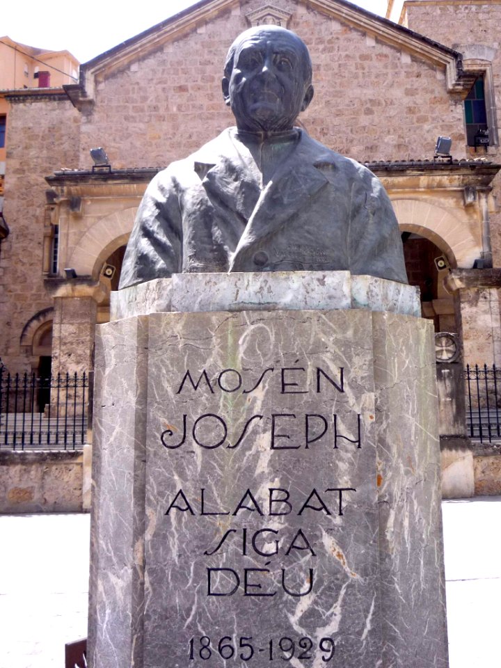 Alcoy - Monumento a Mossèn Josep