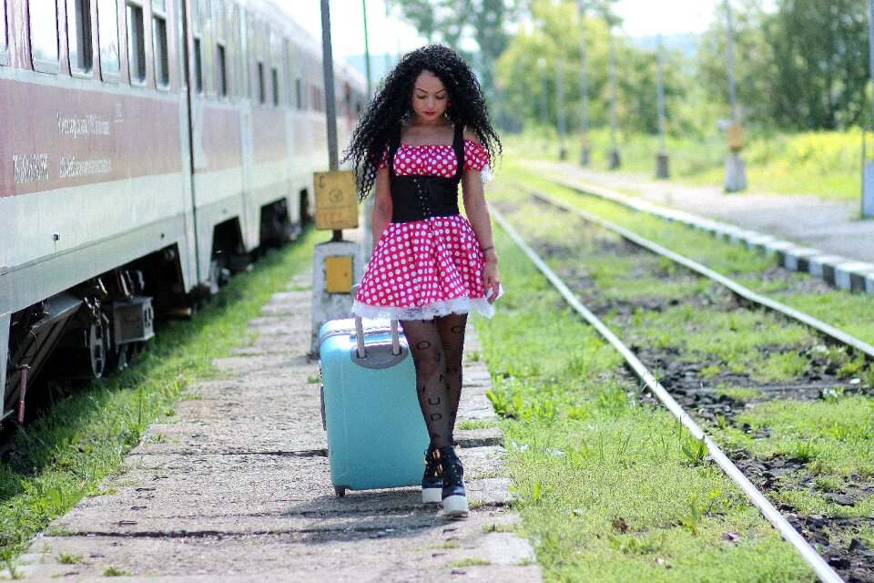 Suitcase train peron