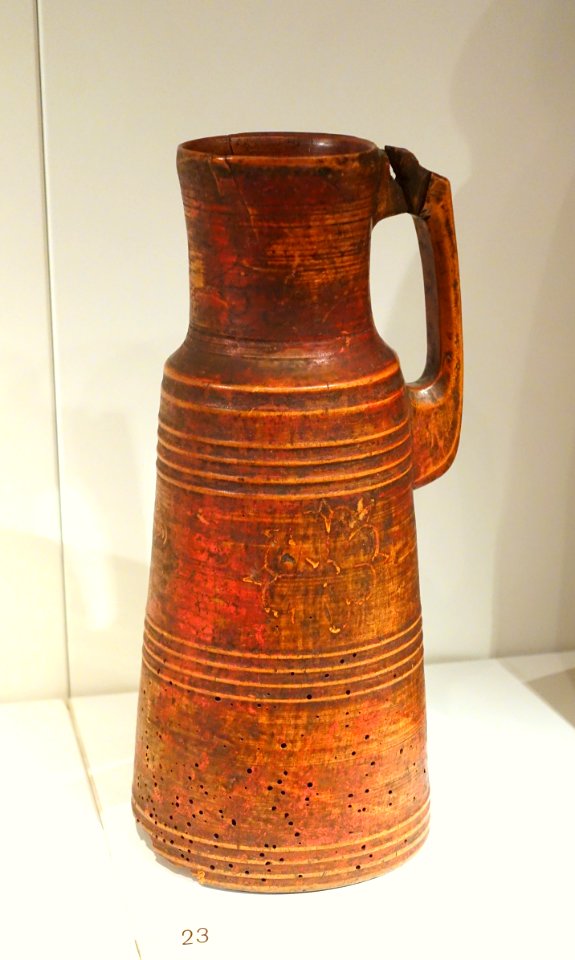 Ale flagon, 16th century, birch wood, originally painted red with ornament in yellow and black - Nordiska museet - Stockholm, Sweden - DSC09771