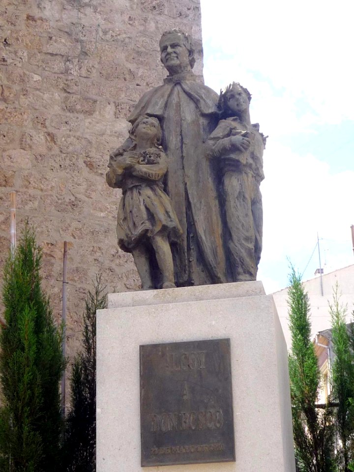 Alcoy - Monumento a Don Bosco