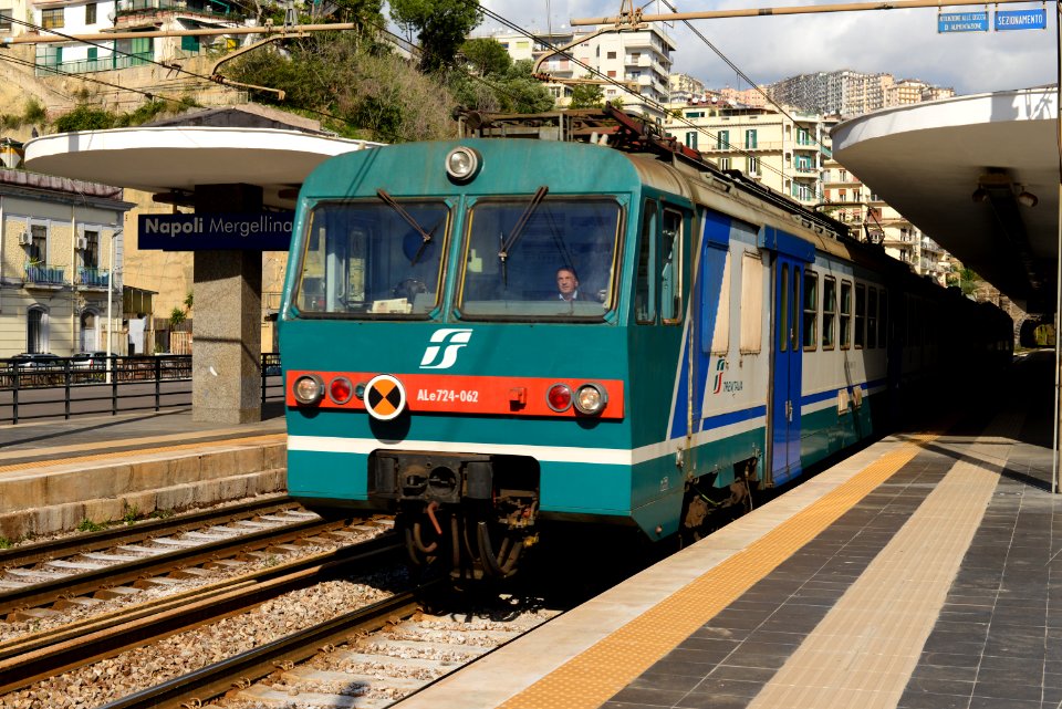 Ale 724-062 - metro - Stazione di Mergellina (2017)