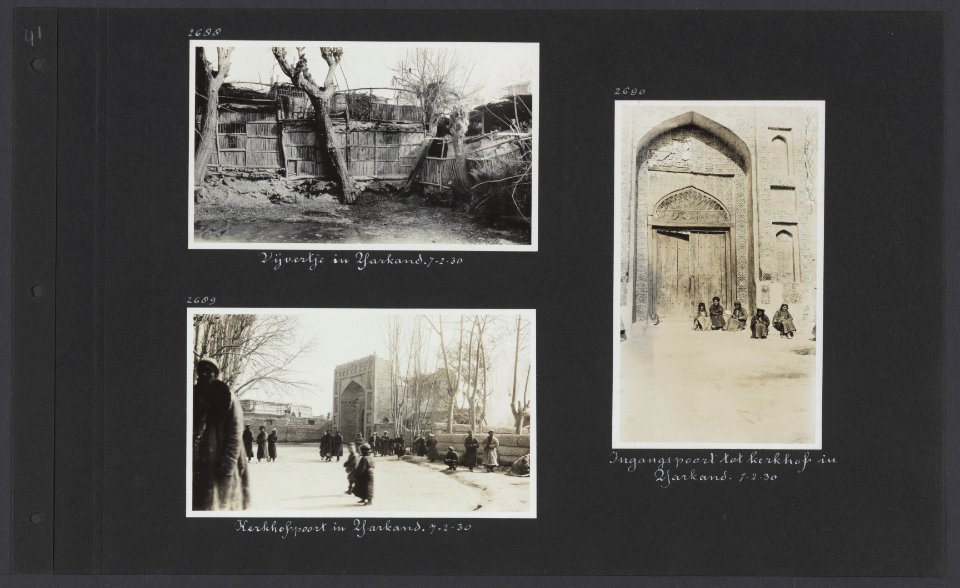 Albumblad met drie foto's. Linksboven vijvertje in Yarkand linksonder en recht, Bestanddeelnr 33 83