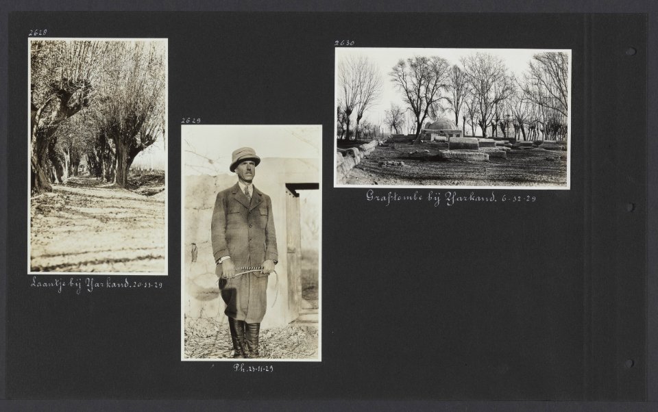 Albumblad met drie fotos. Links laantje bij Yarkand midden Ph.C. Visser in Y, Bestanddeelnr 33 066