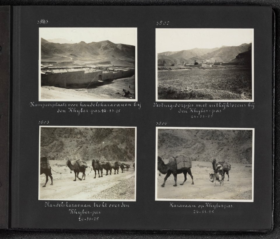 Albumblad met vier fotos. Linksboven overnachtingsplaats voor karavanen aan de, Bestanddeelnr 30 03