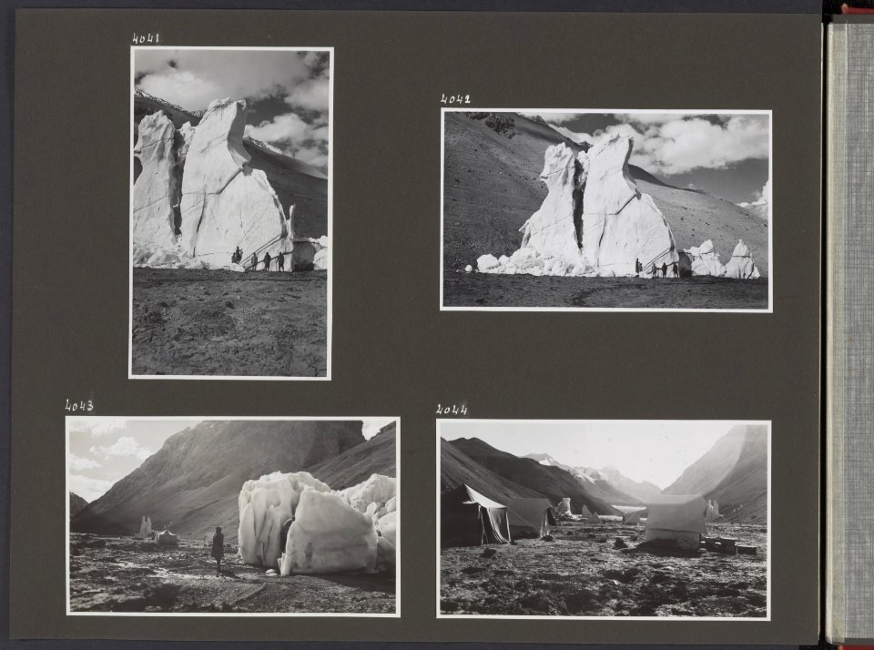 Albumblad met vier fotos. Linksboven ijstoren op de bodem van het Shaksgam-dal, Bestanddeelnr 38 38