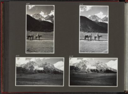 Albumblad met vier fotos. Linksboven Jenny Visser-Hooft op een paard met een b, Bestanddeelnr 39 48