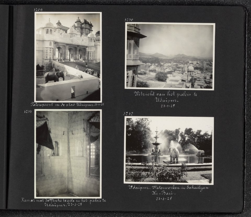 Albumblad met vier fotos. Linksboven paleispoort te Udaipur. Rechtsboven uitz, Bestanddeelnr 27 07