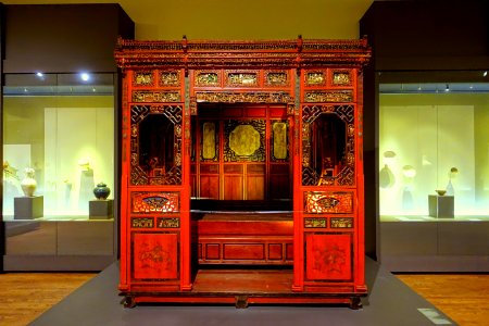 Alcove bed, China, Zhejiang or Jiangsu province, Qing dynasty, late 19th to early 20th century, carved, lacquered, and gilt wood - Montreal Museum of Fine Arts - Montreal, Canada - DSC09619