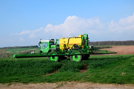 Agricultural vehicle fertilize spring