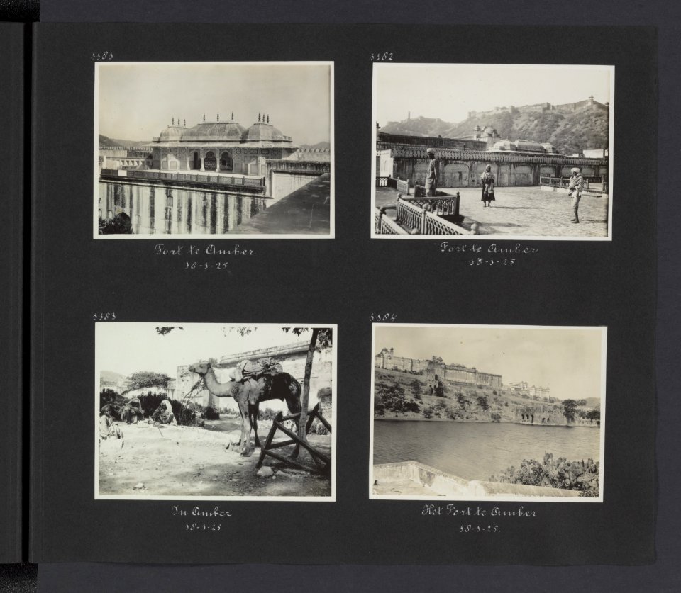 Albumblad met vier fotos. Linksboven het paleis in Jaipur rechtsboven een hi, Bestanddeelnr 26 93