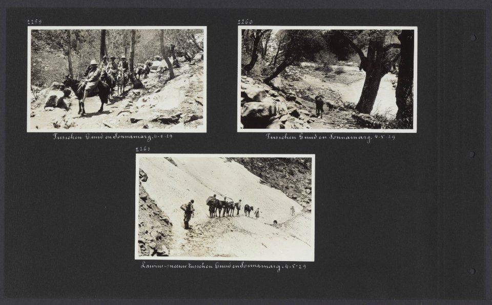 Albumblad met drie foto's. Linksboven en rechtsboven de expeditie tussen Gund e, Bestanddeelnr 32 48