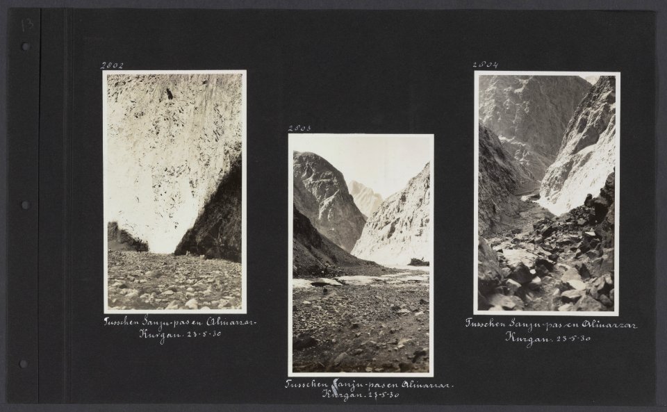 Albumblad met drie fotos van de pas tussen de Sanju-pas en Alinazar-Kurgan, Bestanddeelnr 34 27