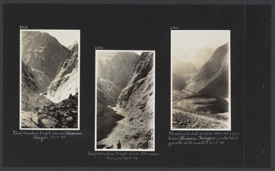 Albumblad met drie fotos. Links en midden de kloof tussen de Suget-pas en Alin, Bestanddeelnr 34 28