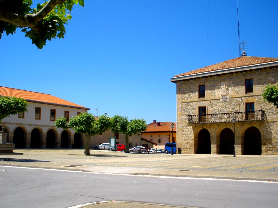 Alegria-Dulantzi, Herriko Plaza 1