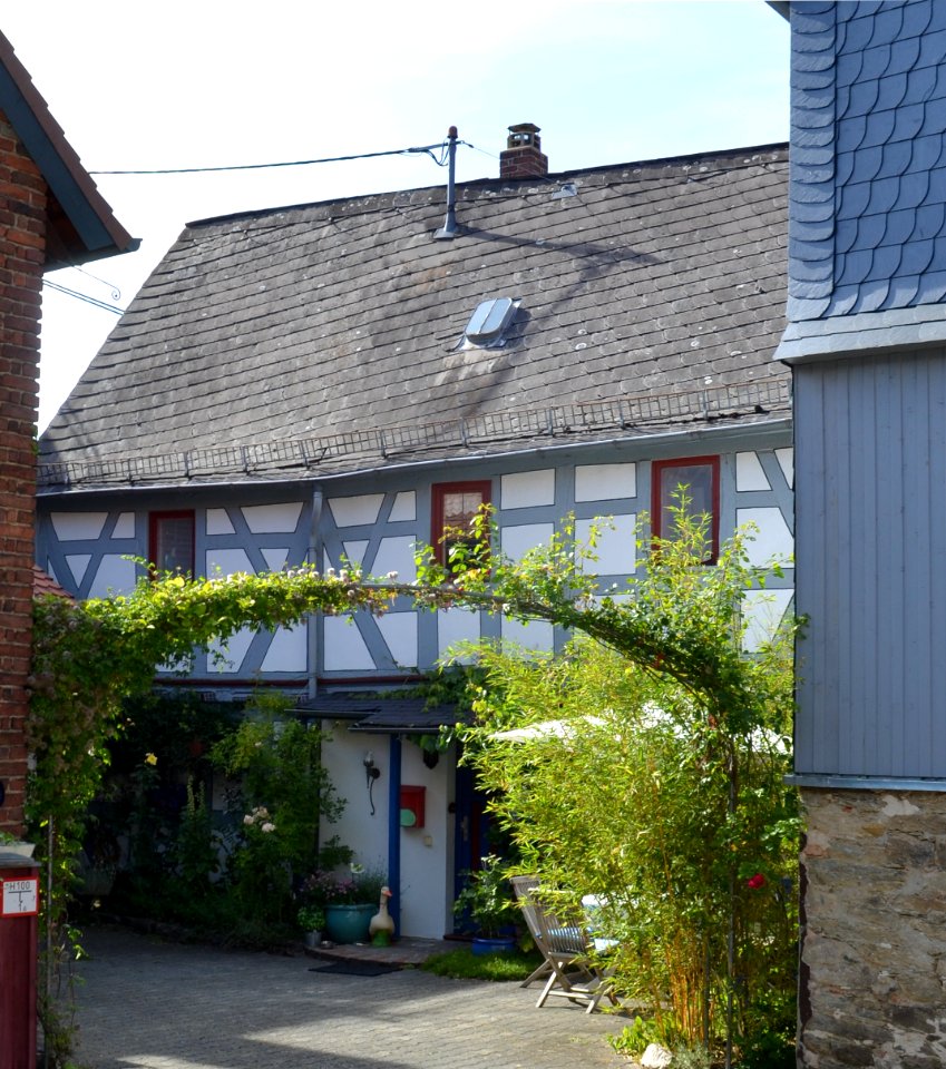 Altweilnau, Vor der Stadtmauer 10