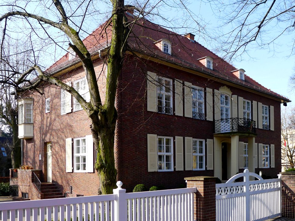 Alemannenallee 3 (Berlin-Westend)