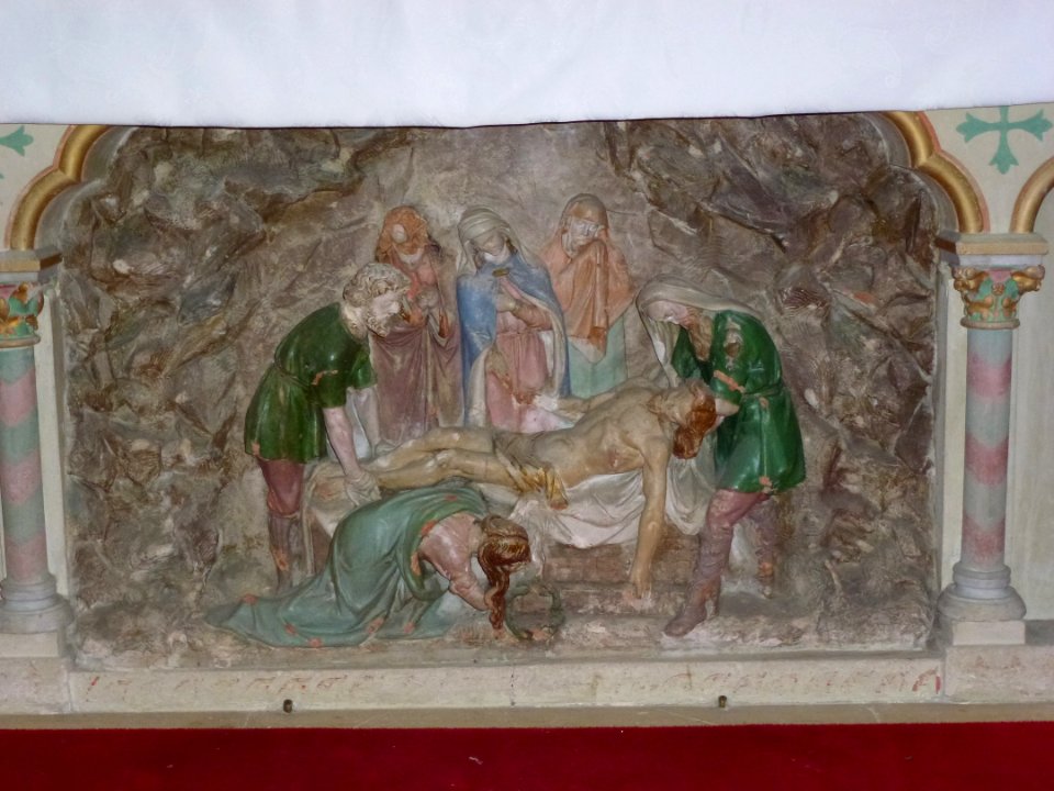 Alembon (Pas-de-Calais) église, relief Mise au Tombeau