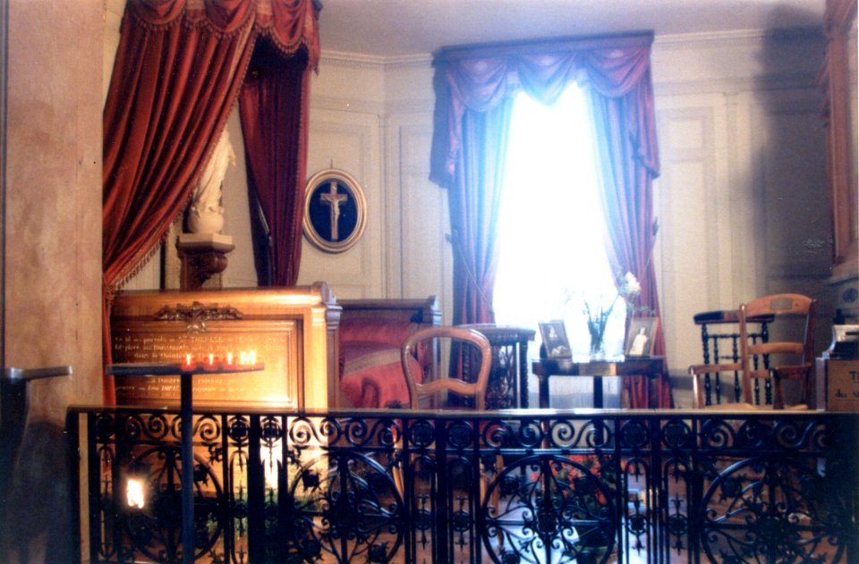 Alençon - Chapelle de la maison Martin - juillet 1986 La chambre natale de la Sainte