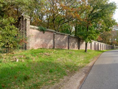 Alverna (Wijchen) Fransciscanenklooster, muur (04) langs Valendrieseweg