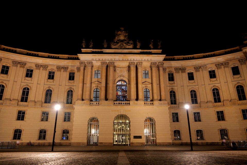 Alte Bibliothek Bebelplatz Berlin-Mitte at night 2021-01-17 01