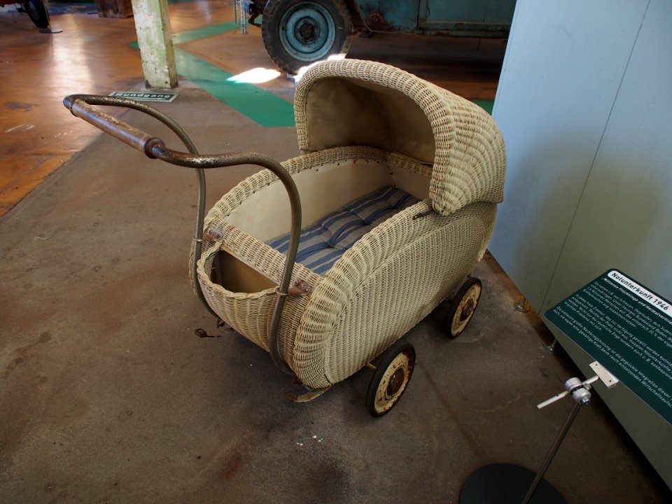 Alte Kinderwagen, Auto & Uhrenwelt Schramberg bild 2