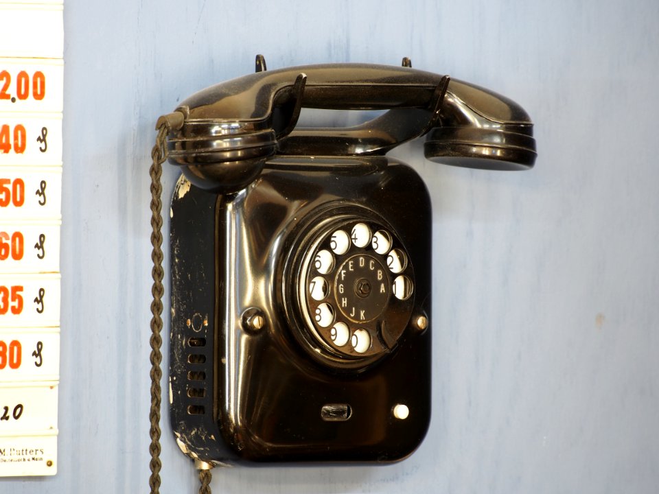 Alte Telefon in Auto & Uhrenwelt Schramberg