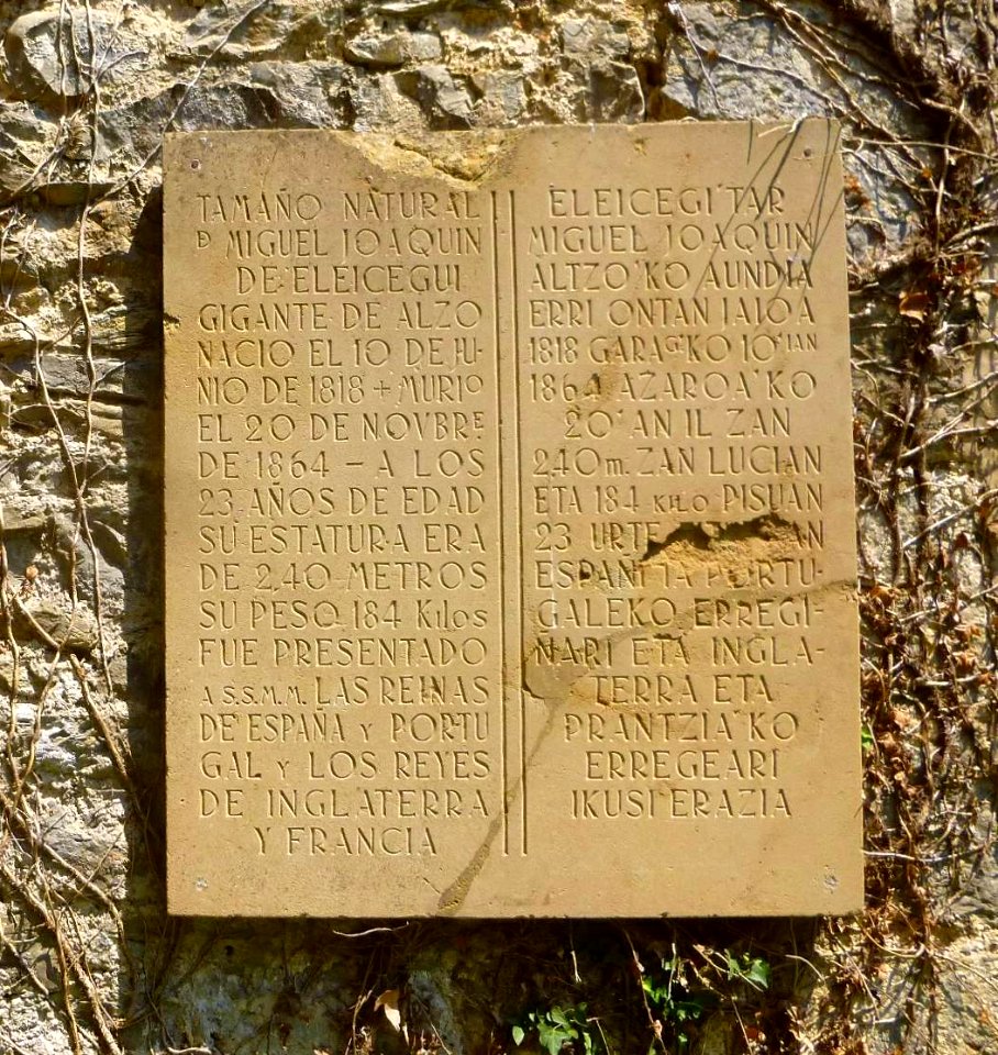 Altzo - Iglesia de San Salvador. Placa memorial de Miguel Joaquín Eleizegui