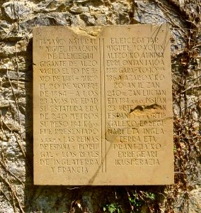 Altzo - Iglesia de San Salvador. Placa memorial de Miguel Joaquín Eleizegui