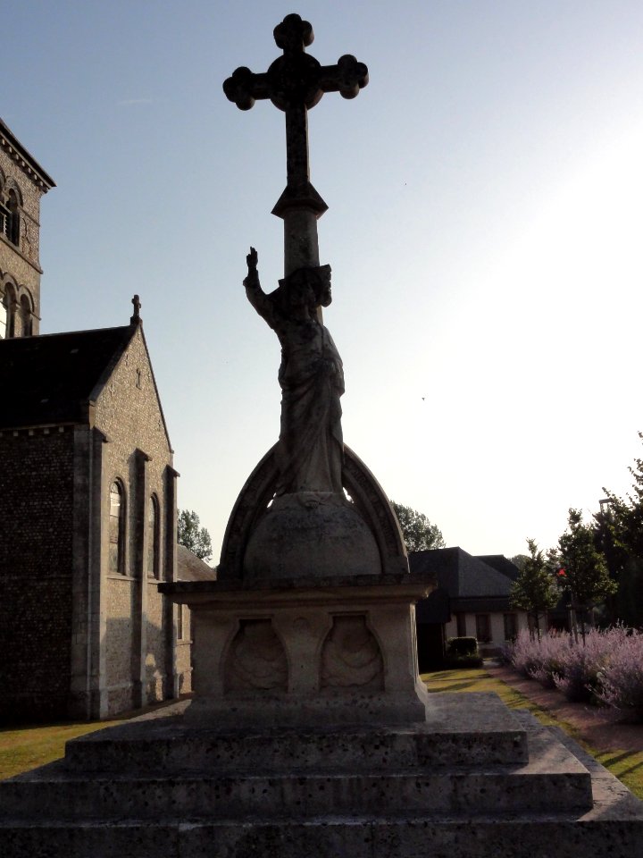 Alvimare (Seine-Mar.) croix de l'ancien cimetière