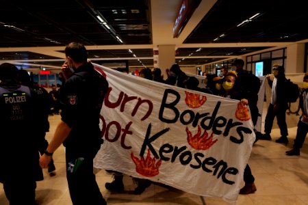 Am Boden bleiben protest BER opening 2020-10-31 117
