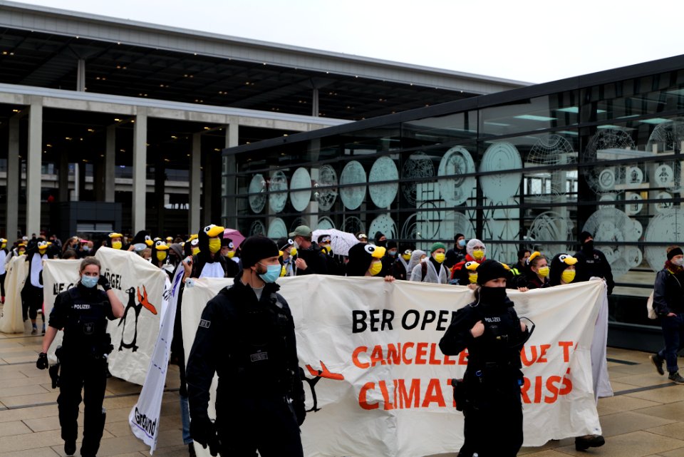 Am Boden bleiben protest BER opening 2020-10-31 131