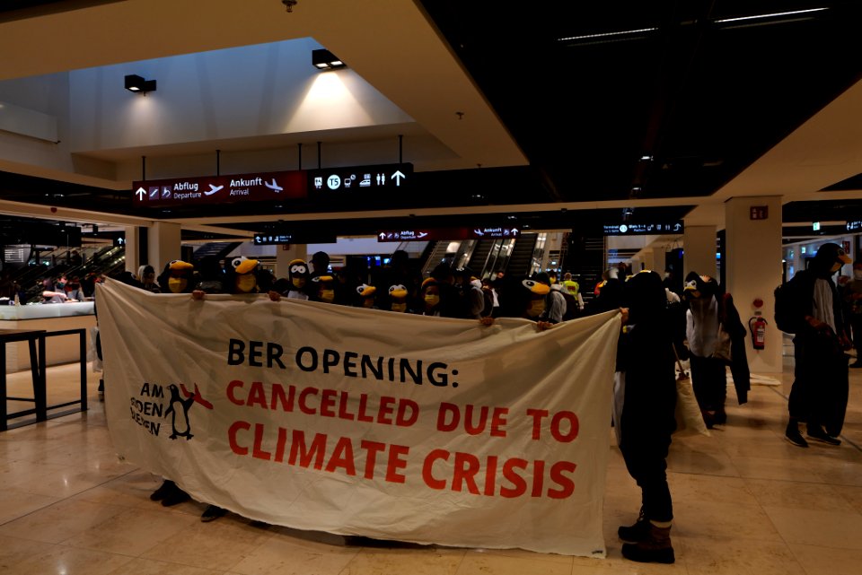 Am Boden bleiben protest BER opening 2020-10-31 108