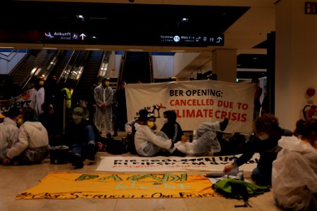 Am Boden bleiben protest BER opening 2020-10-31 101