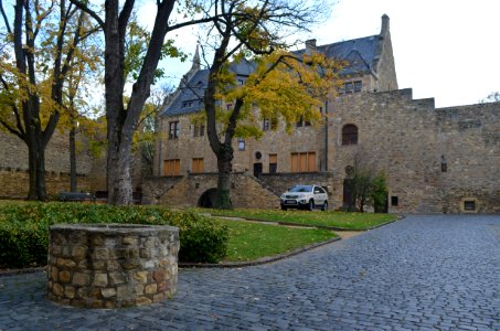 Alzeyer Schloss, Brunnen und Friedrichsbau