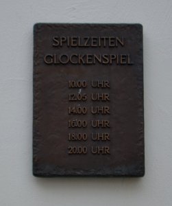 Alzey, Rathaus, Tafel Glockenspiel 1